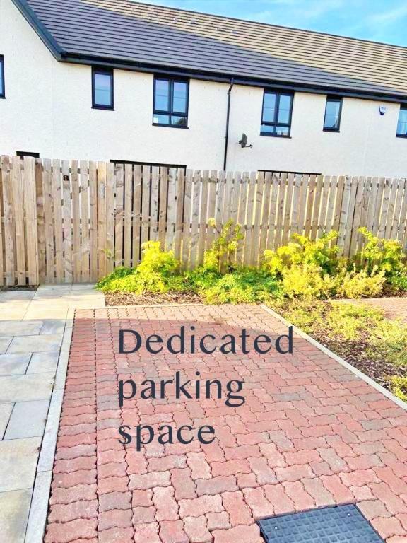 Вилла 3 Bed House With Parking Near Airport Эдинбург Экстерьер фото