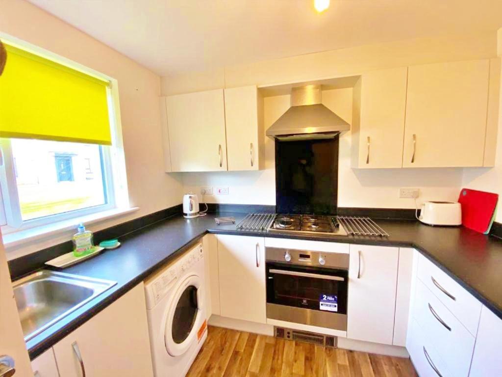 Вилла 3 Bed House With Parking Near Airport Эдинбург Экстерьер фото