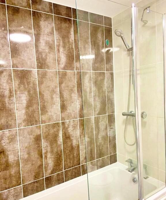 Вилла 3 Bed House With Parking Near Airport Эдинбург Экстерьер фото
