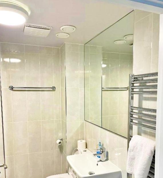 Вилла 3 Bed House With Parking Near Airport Эдинбург Экстерьер фото